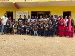 दारी ग्याङ प्युठानद्वारा सरस्वती आधारभुत विद्यालयका ५० जना विपन्न विद्यार्थिलाई शैक्षिक सामाग्री हस्तान्तरण