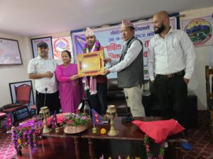 नौबहिनीका प्रमुख प्रशासकीय अधिकृत पौडेल सम्मानित